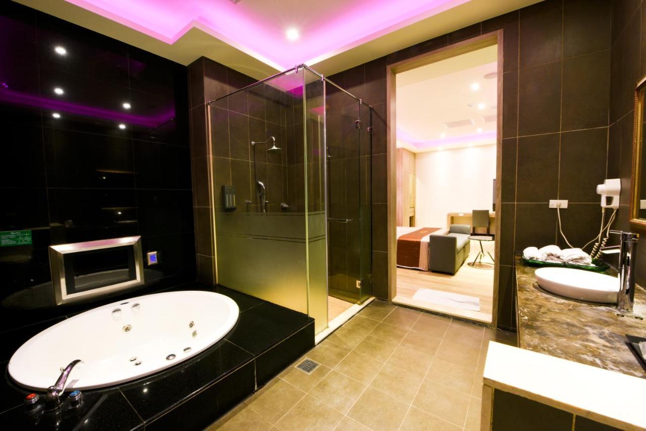 Purple Rainbow Motel Taipei Bagian luar foto