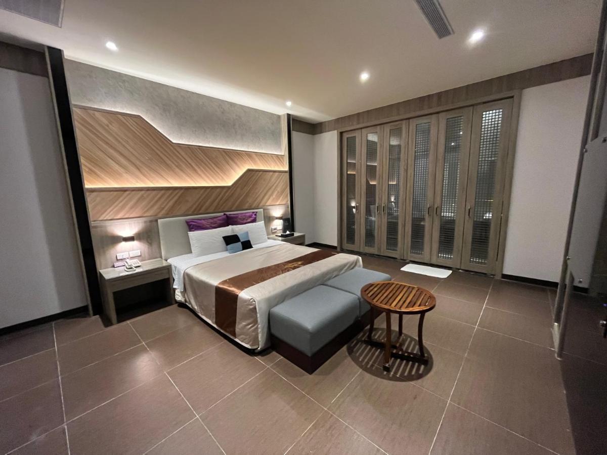 Purple Rainbow Motel Taipei Bagian luar foto