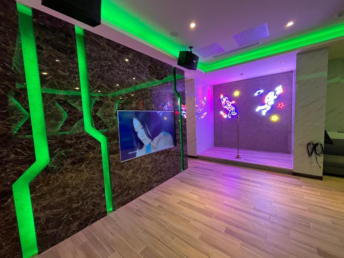 Purple Rainbow Motel Taipei Bagian luar foto