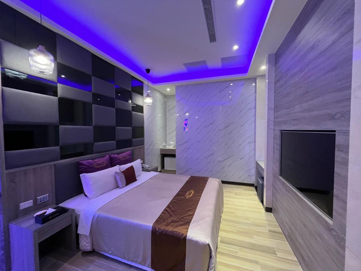 Purple Rainbow Motel Taipei Bagian luar foto