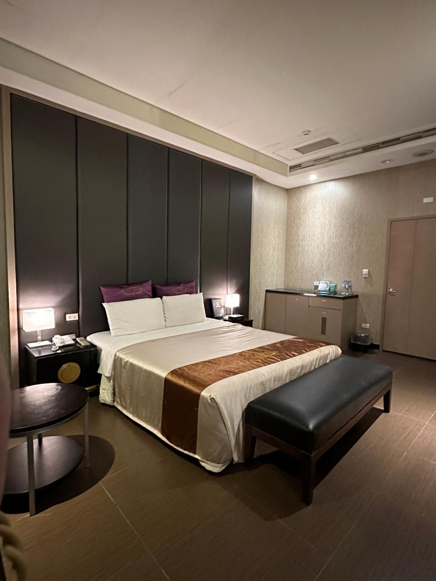 Purple Rainbow Motel Taipei Bagian luar foto
