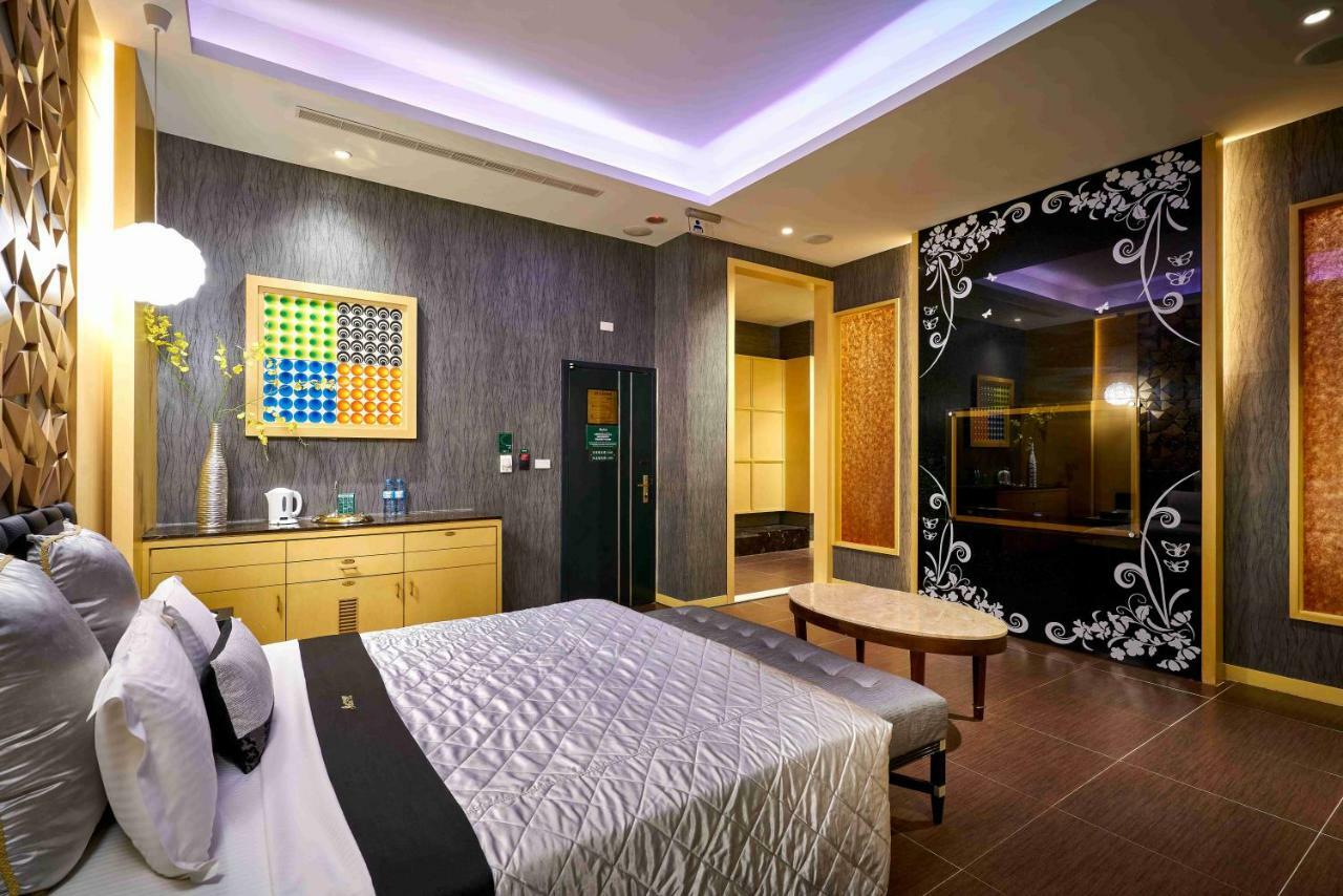 Purple Rainbow Motel Taipei Bagian luar foto