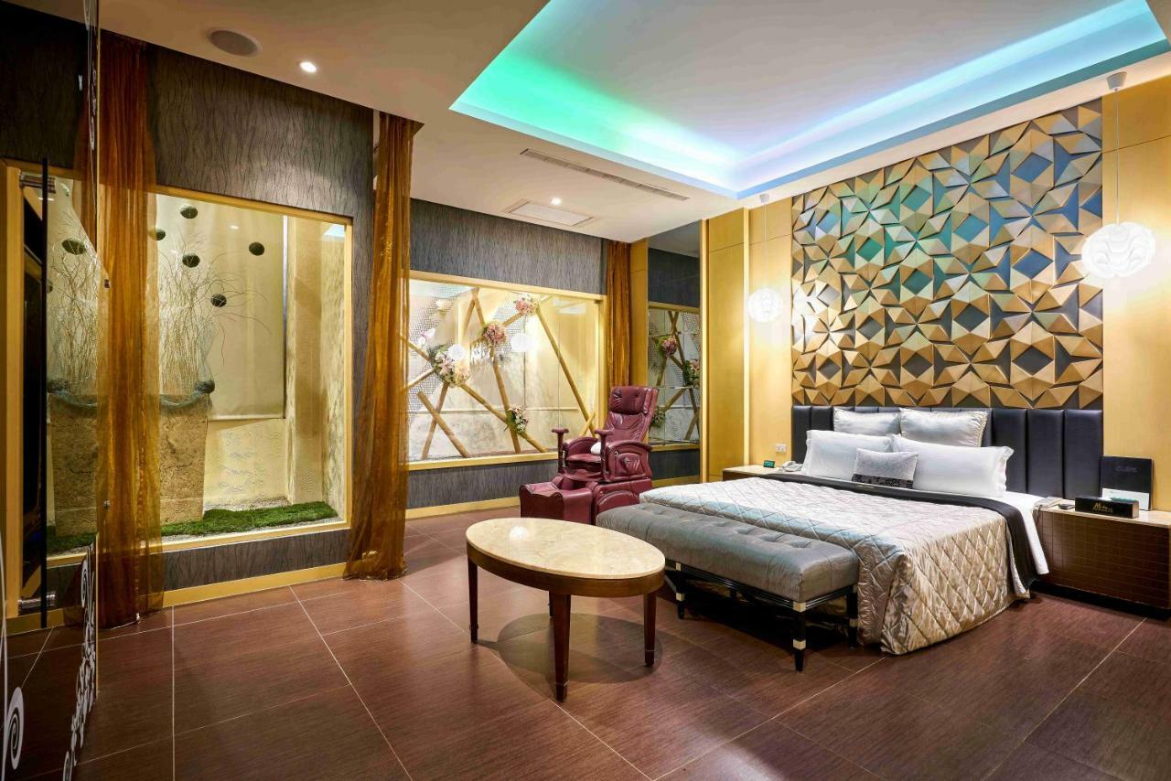 Purple Rainbow Motel Taipei Bagian luar foto